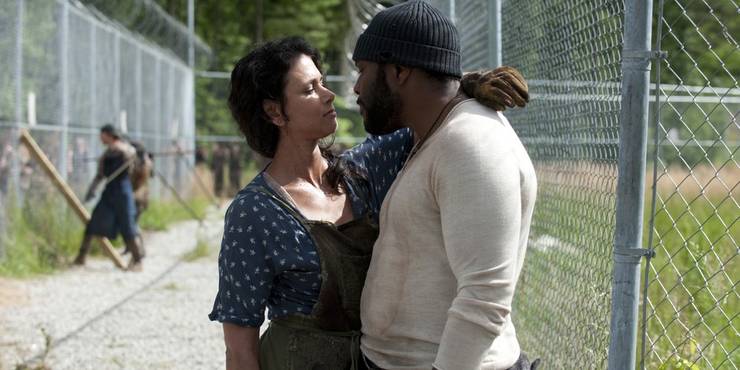 5 Changes AMCs The Walking Dead Made To The Comics That Were Okay With (& 5 That Were Still Mad About) 5 Changes AMCs The Walking Dead Made To The Comics That Were Okay With (& 5 That Were Still Mad About)